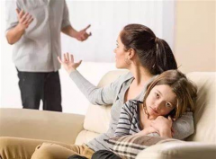 发现爸爸出轨怎么对付小三,要不要告诉妈妈