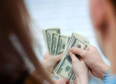 怎样要回老公给小三的钱,财产纠纷上的处理